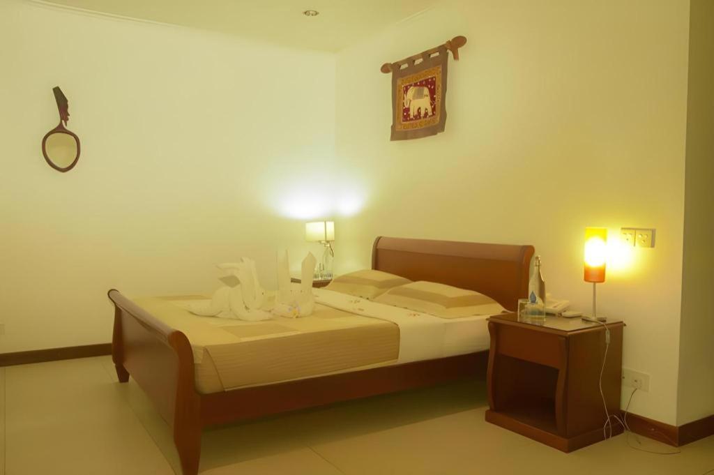 Hotel Villa Viana Marawila Eksteriør bilde
