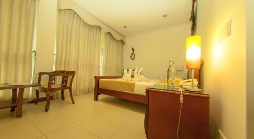 Hotel Villa Viana Marawila Eksteriør bilde